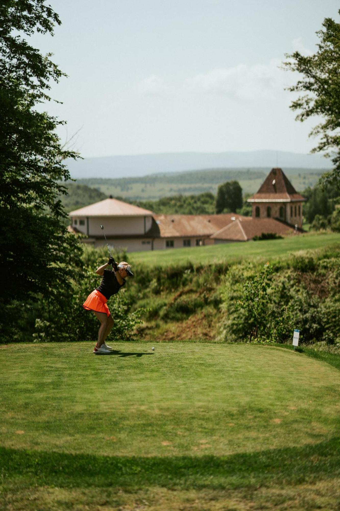 Sungarden Golf & Spa Resort Baciu  Buitenkant foto